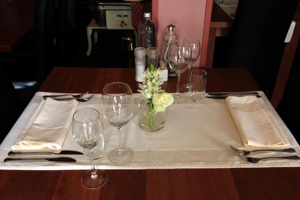 Hotel Restaurant Zeeland Толен Екстериор снимка