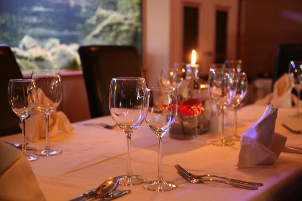 Hotel Restaurant Zeeland Толен Екстериор снимка